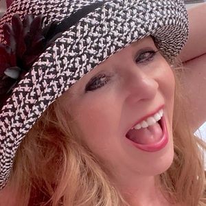 Riviera Packable Black & White Floral Hat Swim